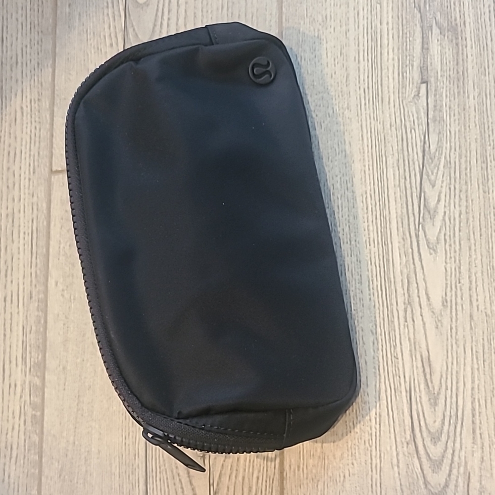 Lululemon Everywhere Belt Bag